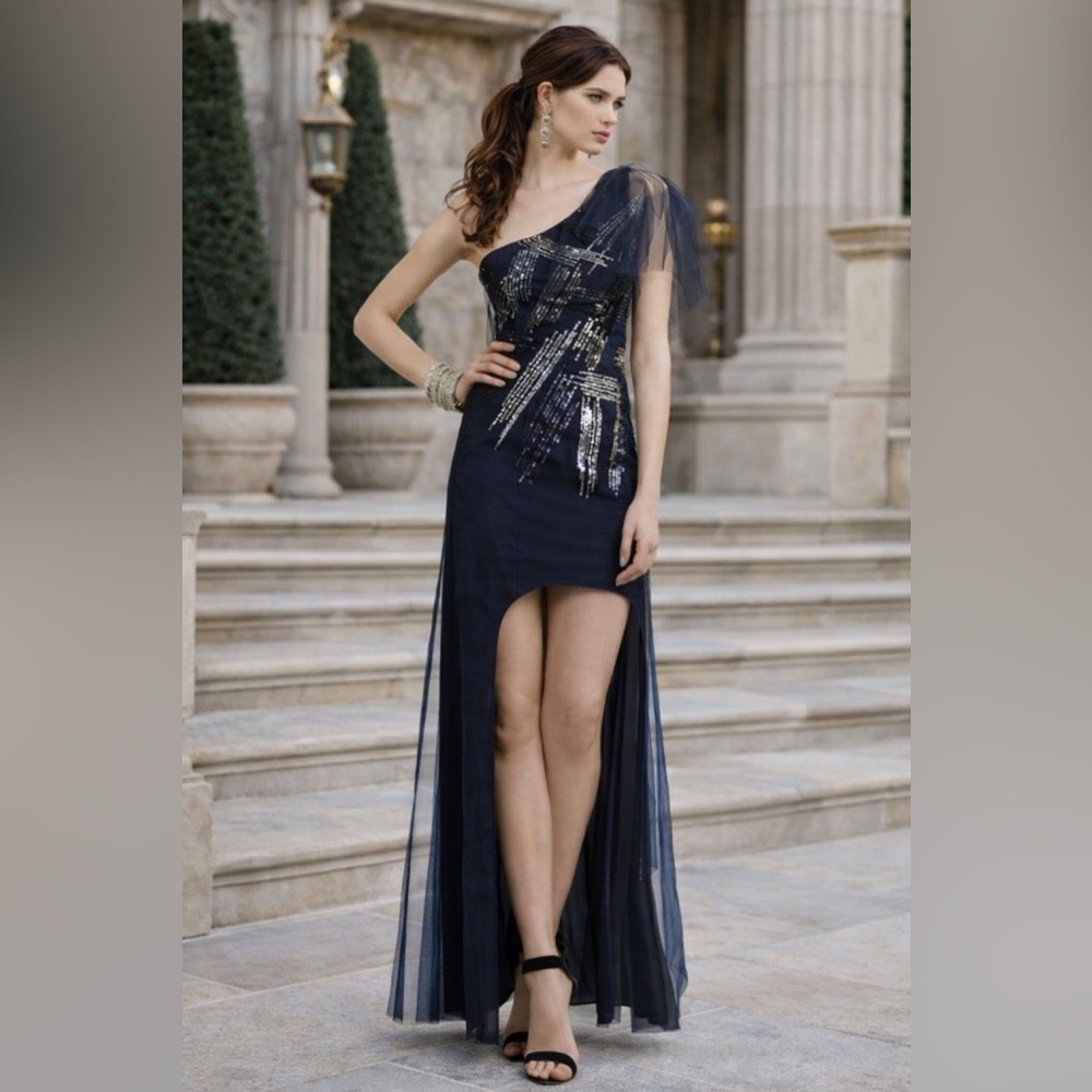 BCBGMAXAZRIA “Malia” Tulle Sequin Gown
Size: 0 | Color: Navy Blue